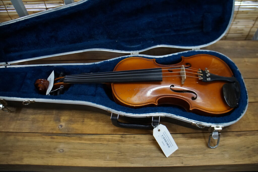 Violin_4_4_Knilling_Bucharest_4KF_Student_Violin_Made_in_Romania-69fb9e4c314ee.jpg