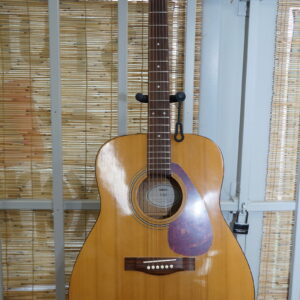Yamaha Model 310 Acoustic Guitar: Natural