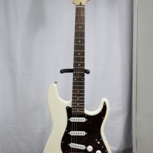 Squier 2000 Olympic White Stratocaster